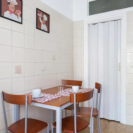 Comfortable Flat Near St. Peter S