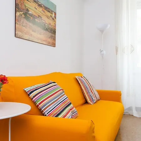 Comfortable Flat Near St. Peter S