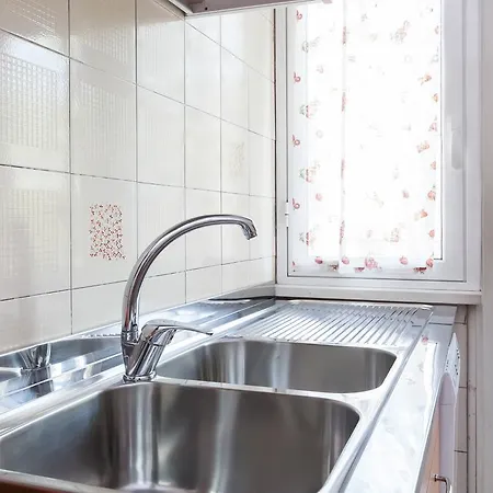 Comfortable Flat Near St. Peter S