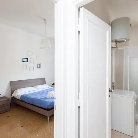 Comfortable Flat Near St. Peter S